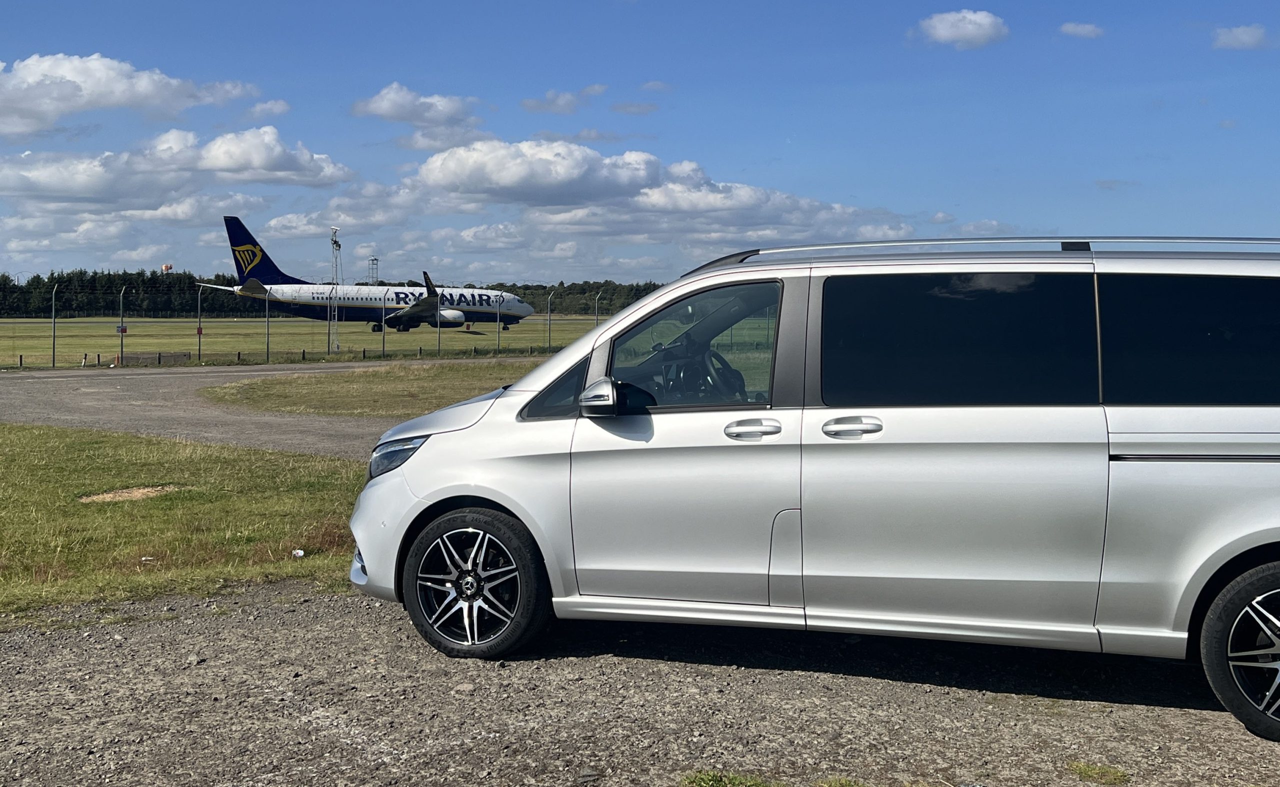 Transfers from Edinburgh Airport to Glasgow, Luxury mercedes V-Class 6-7 passenger MPV with lots of luggage space